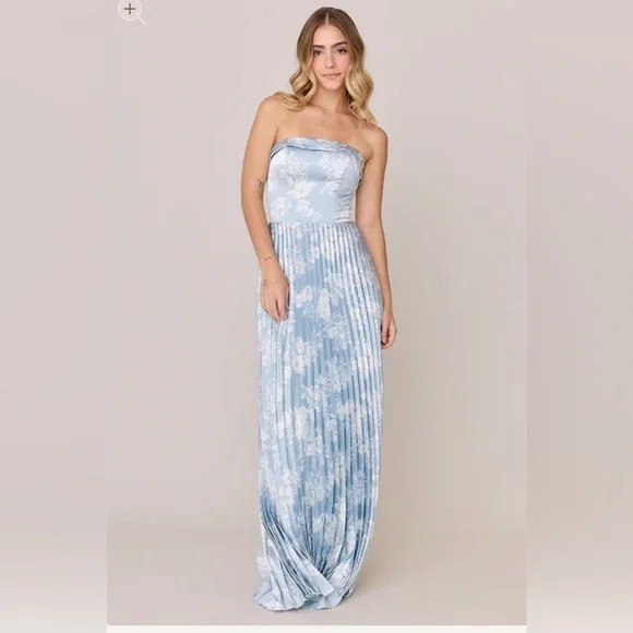 Revelry Saylor Floral Dress - Picture 2 of 11